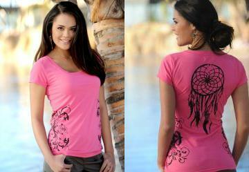 Camiseta com Estampas Pink