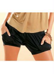 short preto modelo balonê com bolsos